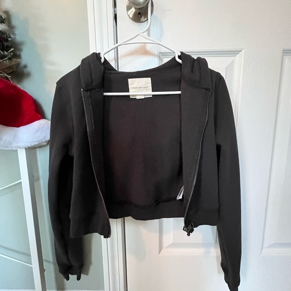 American Eagle cropped sweatshirt black